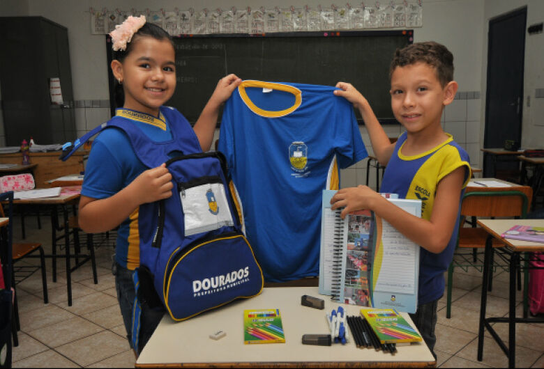 Você está visualizando atualmente Prefeitura de Dourados entregará 66 mil camisetas aos alunos