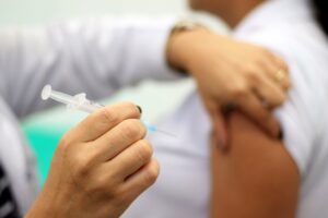 Leia mais sobre o artigo 44 locais disponíveis para vacinação contra covid em Campo Grande