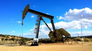 Leia mais sobre o artigo Barril de petróleo a US$ 100 abre oportunidades ao Brasil, diz o setor