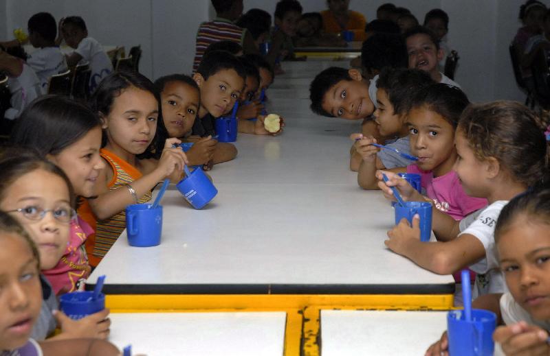 Você está visualizando atualmente ESFORÇOS COLETIVOS: Merenda escolar recebe marca de leite de Sidrolândia