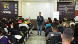 Read more about the article Palestras sobre gestão leva conhecimento a estudantes universitários de Campo Grande