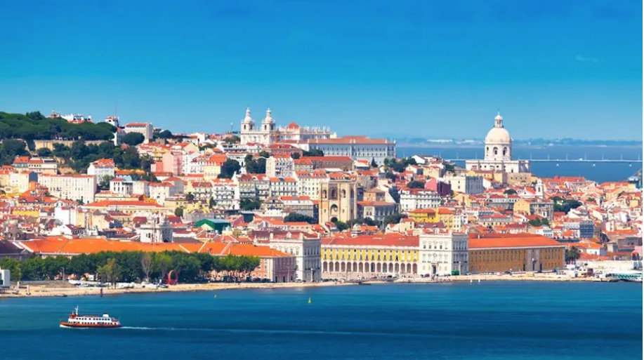 Você está visualizando atualmente CURRÍCULO TURBINADO: Bolsas de estudo para brasileiros de graça em Portugal