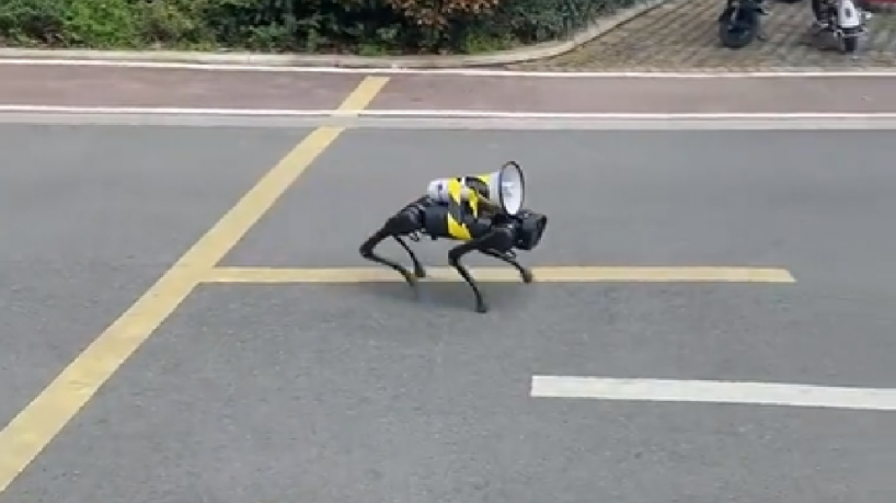 Você está visualizando atualmente Cão-robô percorre ruas na China com megafone para reforçar lockdown