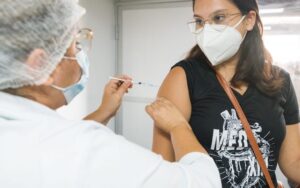Read more about the article Dia D de vacinação neste sábado contra covid, gripe e sarampo