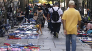 Leia mais sobre o artigo Estudo mostra que 86% dos brasileiros têm cautela com futuro econômico