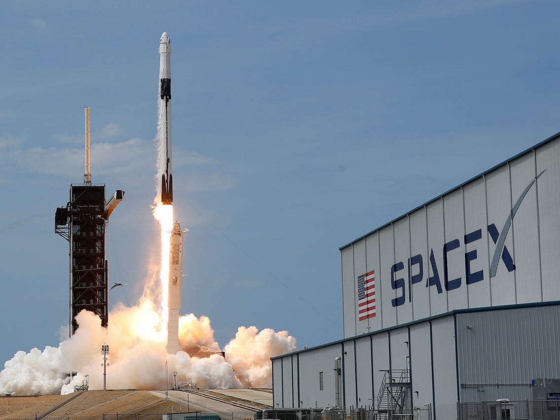 Você está visualizando atualmente SpaceX lança mais um foguete espião nos Estados Unidos