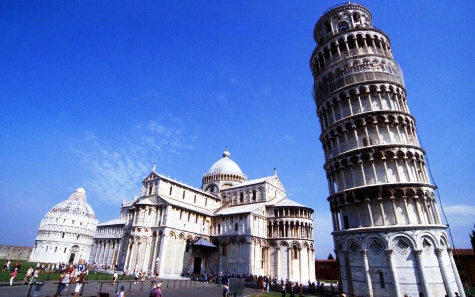 Você está visualizando atualmente ITÁLIA: Turistas são multados por bater drone na Torre de Pisa