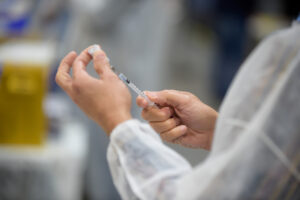 Leia mais sobre o artigo Veja onde adultos e crianças podem se vacinar hoje em Campo Grande