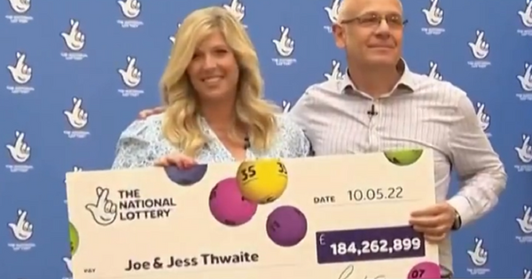 Você está visualizando atualmente Casal ganhou R$ 1 bilhão, em loteria no Reino Unido