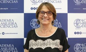 Leia mais sobre o artigo Depois de 105 anos a Academia Brasileira tem uma mulher na presidência