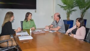 Leia mais sobre o artigo Prefeita de Campo Grande discute plano de logística da rila com ministro