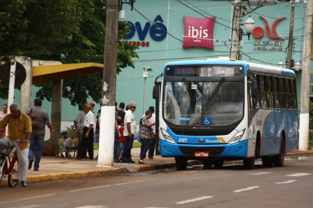 Você está visualizando atualmente Prefeito de Dourados anuncia redução da tarifa do ônibus