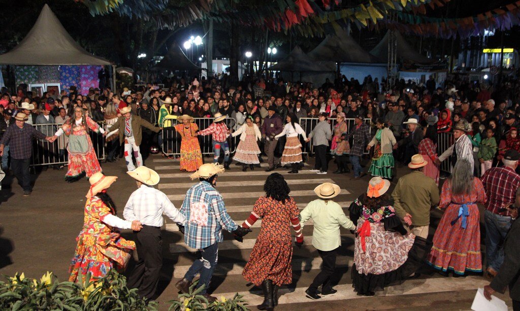 Você está visualizando atualmente SUCESSO: 19ª edição da Fejunavi e o Festival de Música agitaram a noite de Naviraí