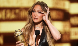 Read more about the article Jennifer Lopez cai em prantos no Generation Award da MTV