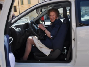 Leia mais sobre o artigo ITÁLIA: Mulher de 100 anos renova carteira de motorista