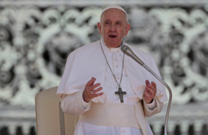 Leia mais sobre o artigo MARCAS DA EXPERIÊNCIA: Papa Francisco critica cirurgias para parecer mais jovens