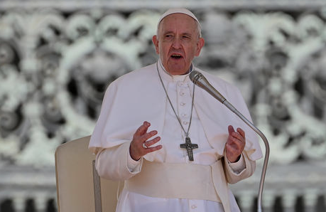 Você está visualizando atualmente MARCAS DA EXPERIÊNCIA: Papa Francisco critica cirurgias para parecer mais jovens