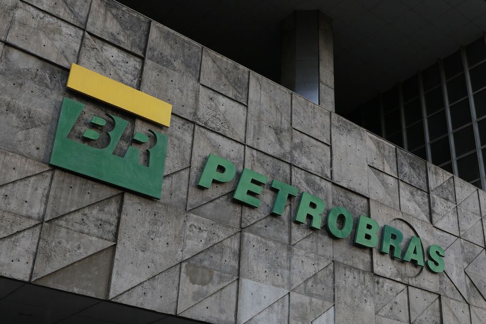 Você está visualizando atualmente TENSÃO: Ações da Petrobras passam a subir após renúncia de presidente