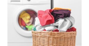 Read more about the article Entenda o por que é preciso lavar as roupas novas antes de usá-las