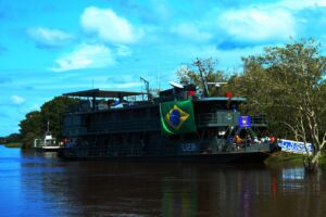 Leia mais sobre o artigo Navio da Marinha chega ao Pantanal para atender ribeirinhos