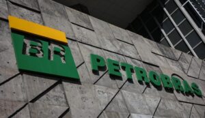 Leia mais sobre o artigo Paes de Andrade assume a Petrobras