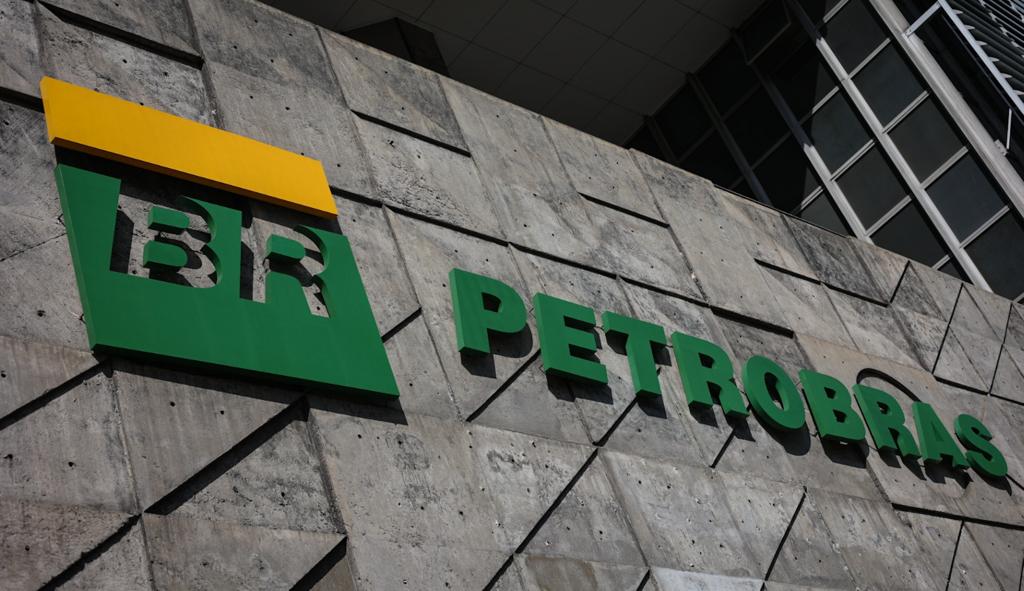 Você está visualizando atualmente Paes de Andrade assume a Petrobras
