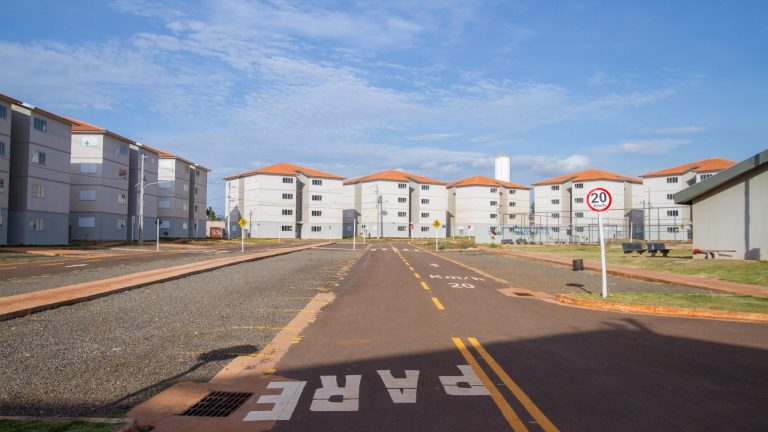 Você está visualizando atualmente Prefeitura de Campo Grande entrega 300 unidades habitacionais