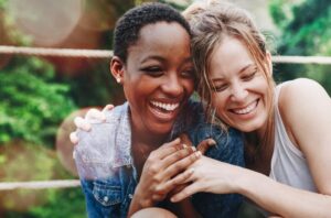Leia mais sobre o artigo SAÚDE EMOCIONAL: Amizade é a nossa base existencial e psicológica