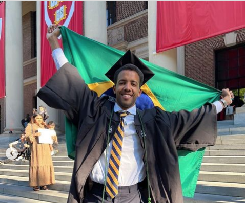 Você está visualizando atualmente Conheça o 1º brasileiro negro a se formar na Universidade de Harvard