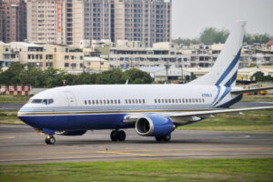 John Travolta já está voando com o "recém brinquedo" Boeing 737