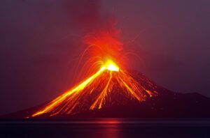 Leia mais sobre o artigo ALERTA: Erupção de vulcão provoca retirada em ilha do Japão