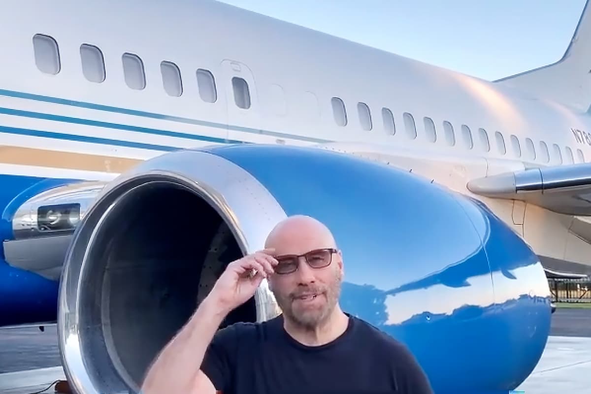 Você está visualizando atualmente John Travolta já está voando com o seu “recém brinquedo” Boeing 737