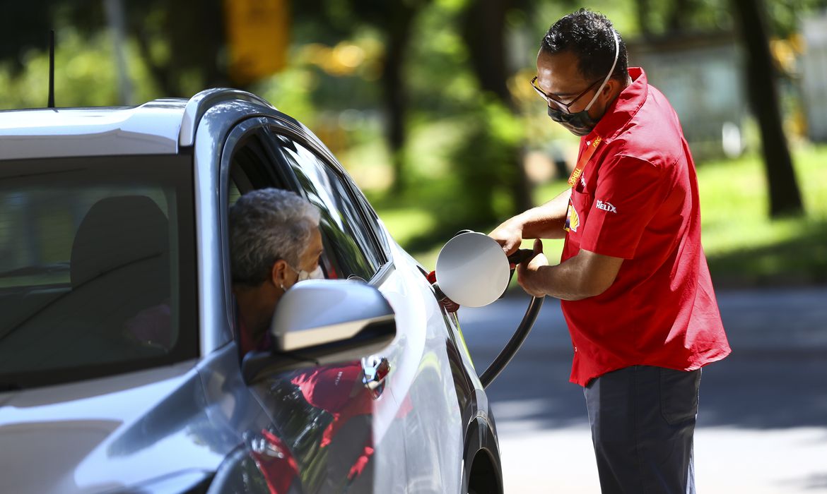 Você está visualizando atualmente Preço da gasolina no Brasil está abaixo da média mundial