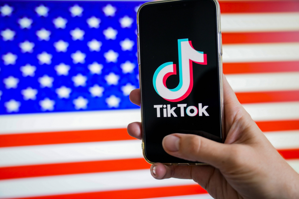 Você está visualizando atualmente TikTok pode ser banido das lojas de apps? Veja o que a rede social disse