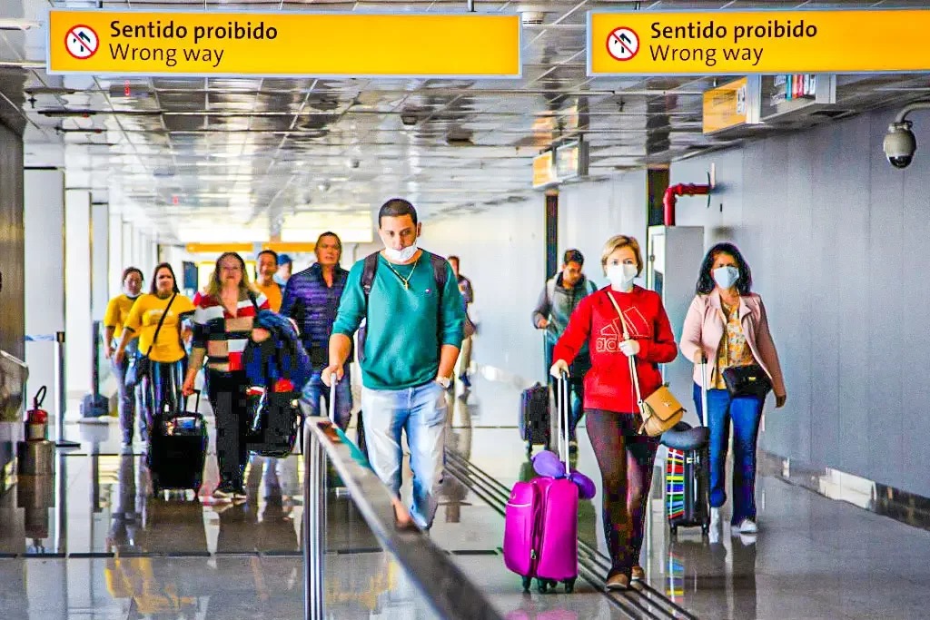 Você está visualizando atualmente Anvisa aceita o fim da exigência de máscaras em aeroportos do Brasil