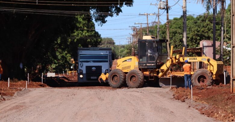 Você está visualizando atualmente ASFALTO NO JEQUITIBÁS: Prefeitura de Dourados assina obras