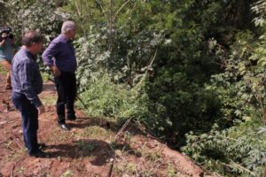 Leia mais sobre o artigo EROSÃO: Governo assina obra de R$ 19 milhões no “buracão” em Coxim-MS
