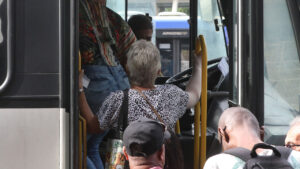 Leia mais sobre o artigo Governo libera R$ 2,5 bilhões para transporte público de idosos