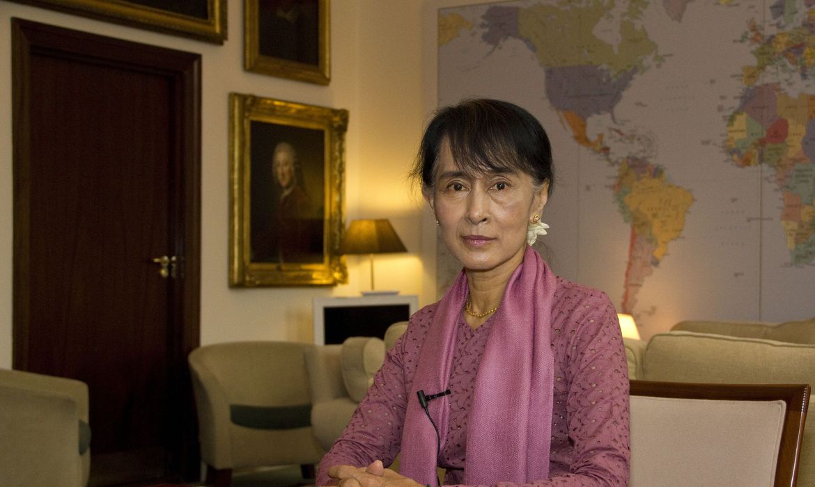Você está visualizando atualmente CORRUPÇÃO: Mianmar condena Aung San Suu Kyi a seis anos de prisão