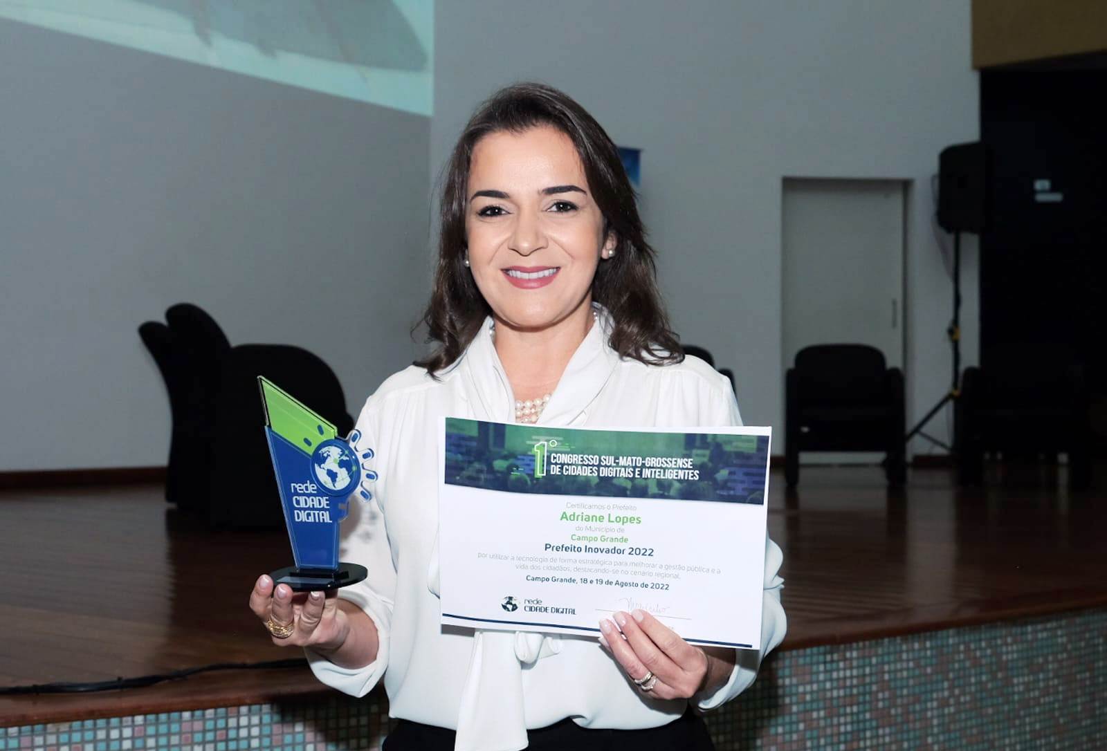Você está visualizando atualmente TELEMEDICINA: Adriane Lopes ganha prêmio de Prefeito Inovador