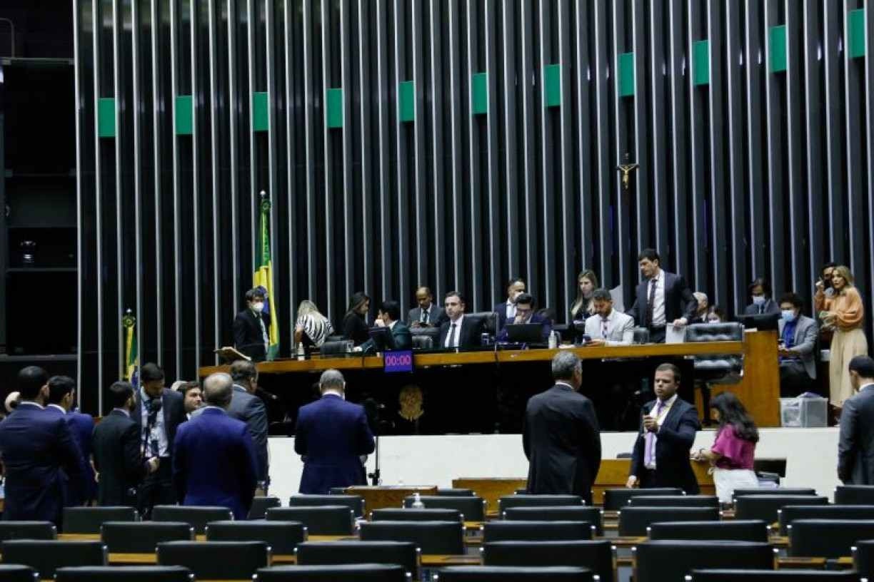 Você está visualizando atualmente 1 a cada 5 deputados duplica patrimônio em 4 anos