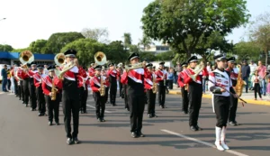 A Banda Marcial Tom Jobim abriu o desfile de 7 de Setembro em Navira