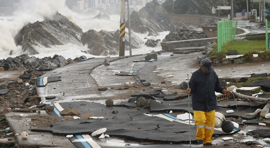Você está visualizando atualmente Tufão Hinnamnor deixa um desaparecido e milhares de afetados