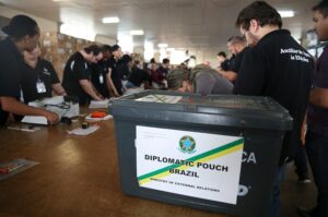 Leia mais sobre o artigo Brasil tem número recorde de eleitores no exterior