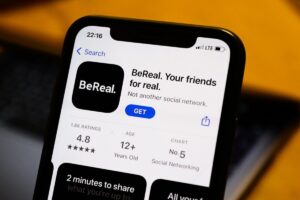 Leia mais sobre o artigo SEM FALSIDADE: Conheça a BeReal, a rede social que quer que você “seja real”