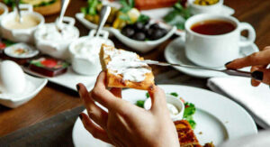 Leia mais sobre o artigo ESTUDO CONTRÁRIO: Café da manhã reforçado ajuda na perda de peso?