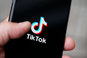 Leia mais sobre o artigo EUA: TikTok proíbe políticos de arrecadar fundos na plataforma