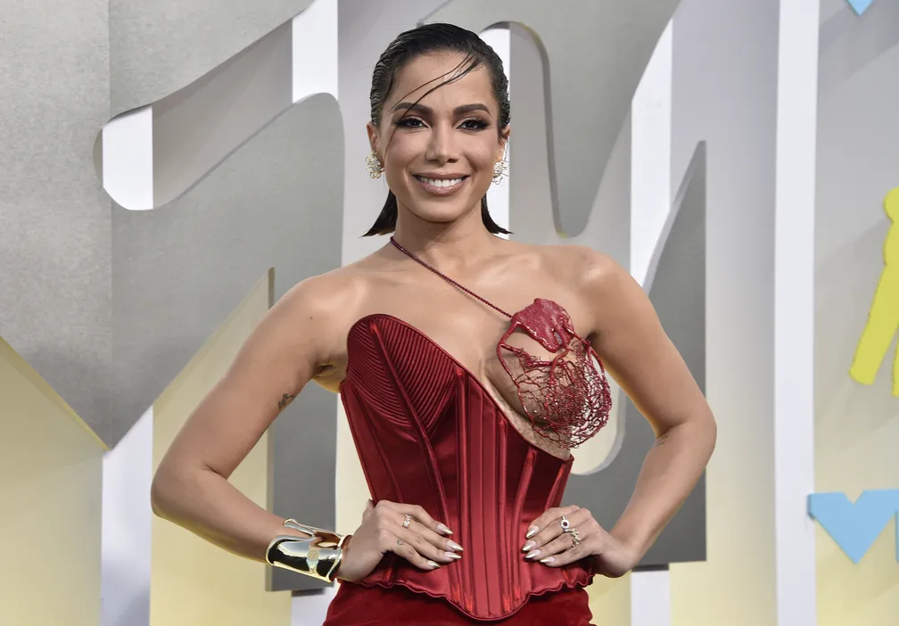 Você está visualizando atualmente GRAMMY LATINO 2022: Anitta é indicada por ‘Envolver’