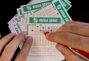 Leia mais sobre o artigo Mega-Sena acumulada outra vez e prêmio vai a R$ 150 milhões
