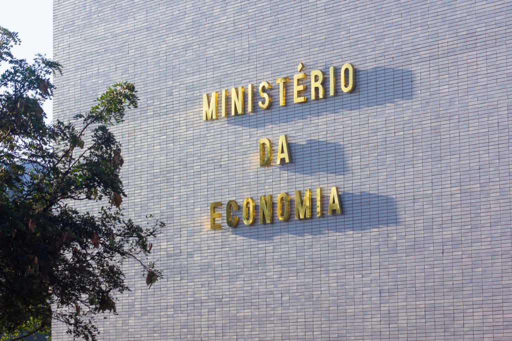 Você está visualizando atualmente Ministério da Economia desbloqueia R$ 3,5 bi de emendas